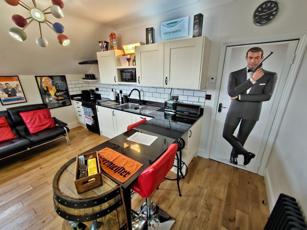 Southsea Royale James Bond 3 Bed Cool Penthouse, Seafront Parking Portsmouth Buitenkant foto