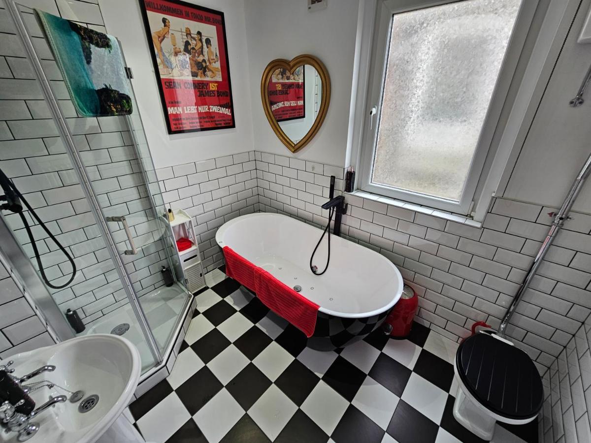 Southsea Royale James Bond 3 Bed Cool Penthouse, Seafront Parking Portsmouth Buitenkant foto